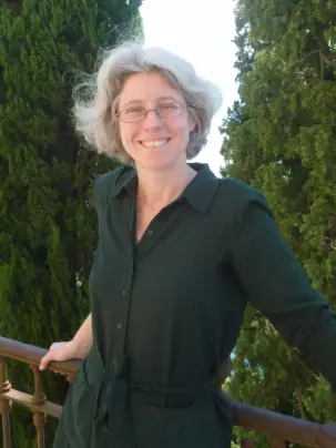 Dr Amanda Power
