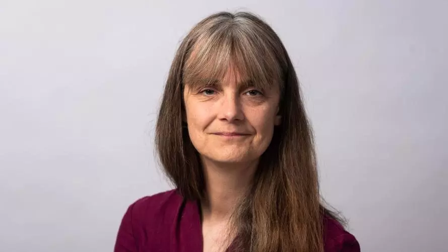 Dr Catherine Holmes