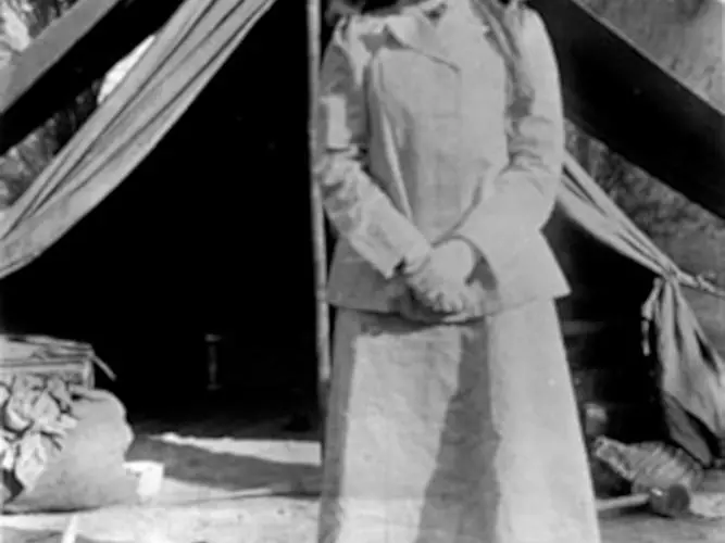 bellk 218 gertrude bell in iraq in 1909 age